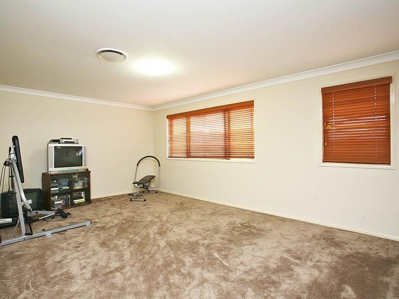 18 Tandanus Court, Oxenford QLD 4210