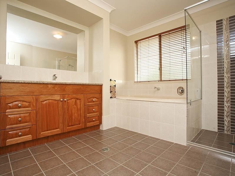 18 Tandanus Court, Oxenford QLD 4210