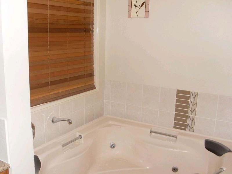 18 Tandanus Court, Oxenford QLD 4210