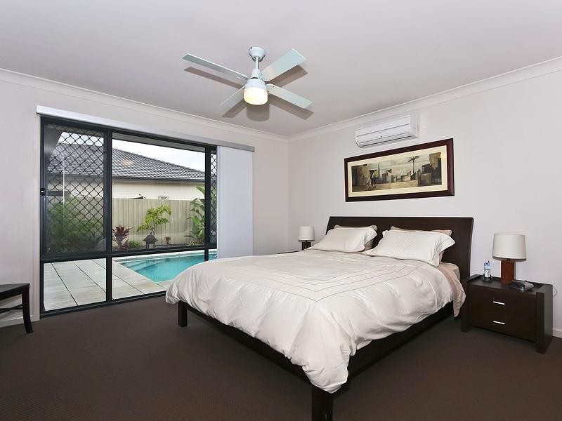 64 Regatta Avenue, Oxenford QLD 4210