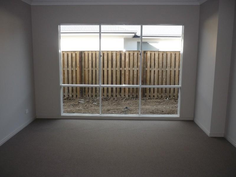 33 Homestead Circuit, Maudsland QLD 4210