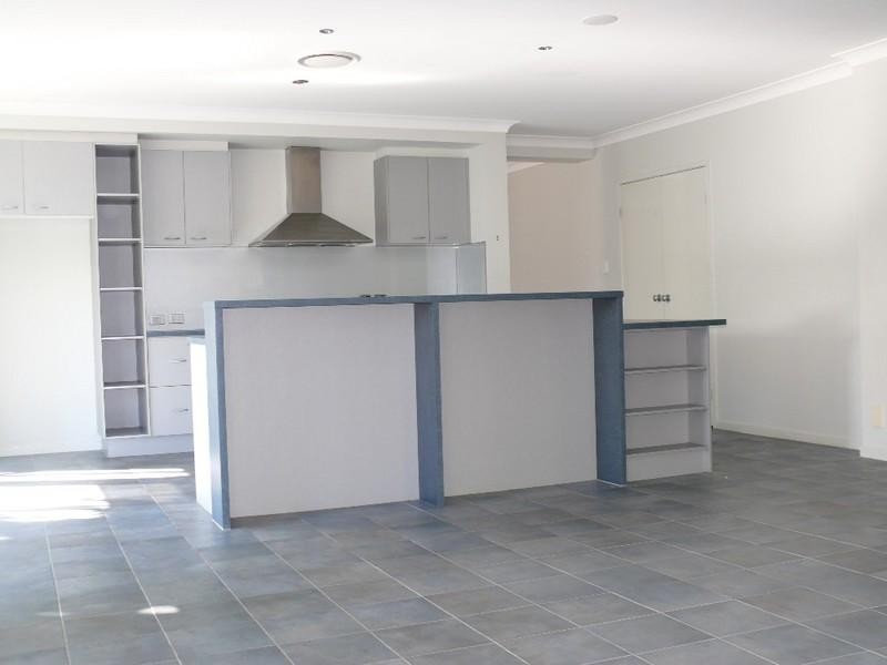 1 Thames Place, Oxenford QLD 4210