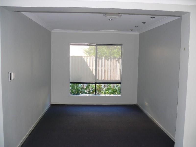 1 Thames Place, Oxenford QLD 4210