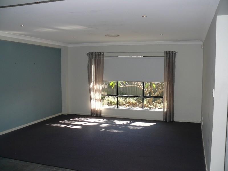 1 Thames Place, Oxenford QLD 4210