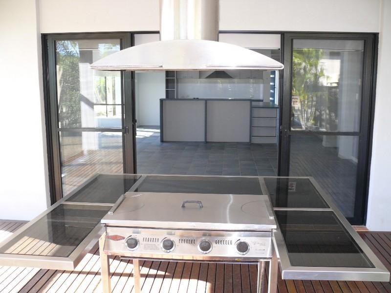 1 Thames Place, Oxenford QLD 4210