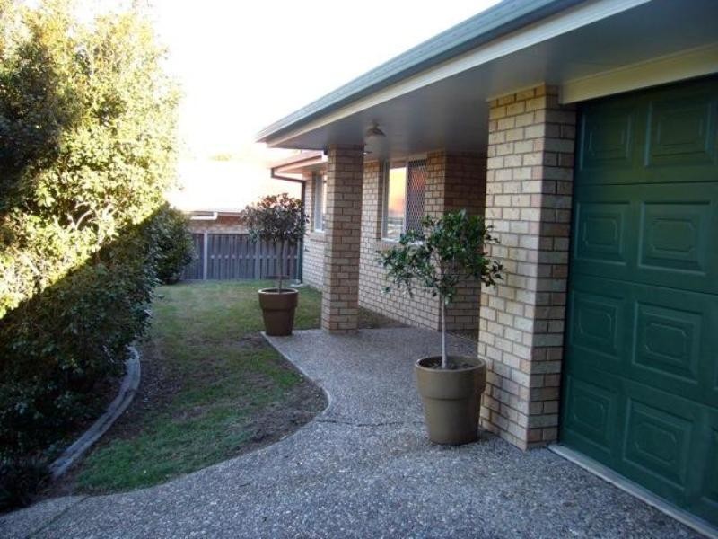 4 Clipperton Chase, Pacific Pines QLD 4211