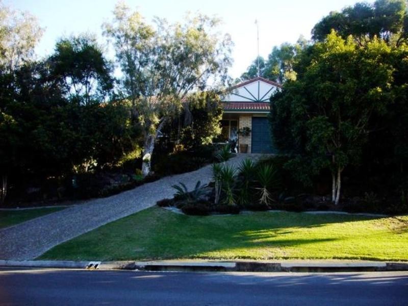 4 Clipperton Chase, Pacific Pines QLD 4211