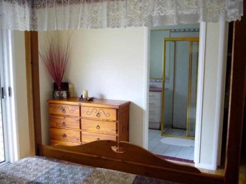 4 Clipperton Chase, Pacific Pines QLD 4211