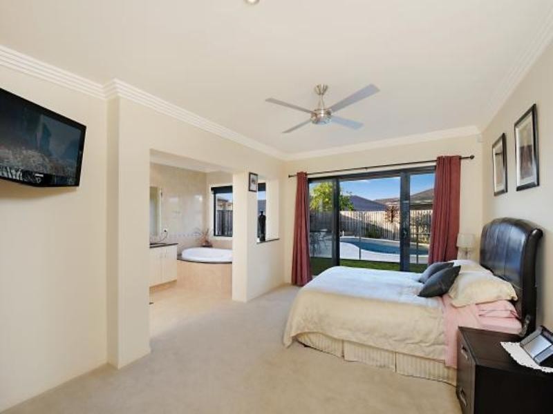 3 Xavier Place, Oxenford QLD 4210