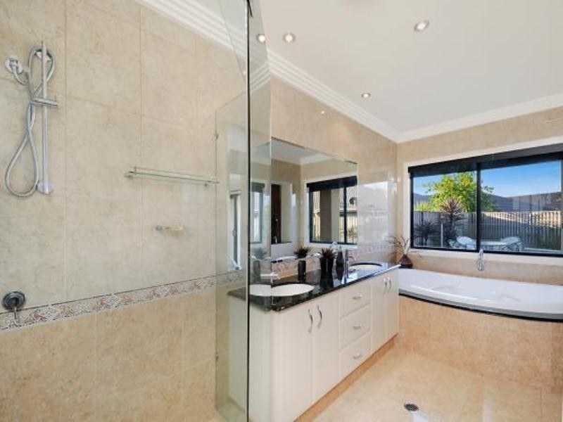 3 Xavier Place, Oxenford QLD 4210