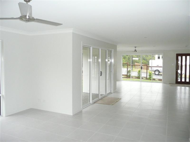 2/1 Lowell Street, Reedy Creek QLD 4227
