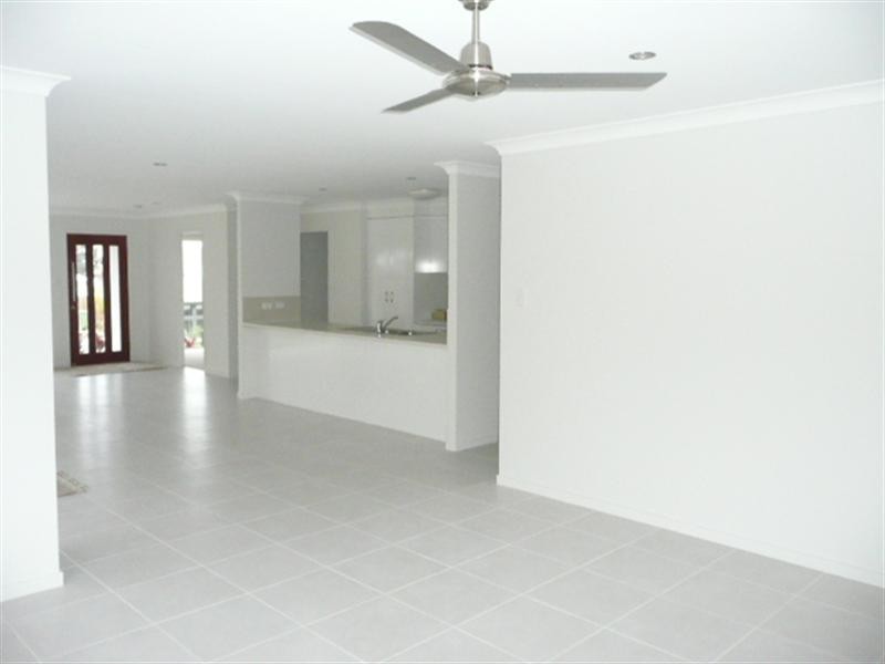 2/1 Lowell Street, Reedy Creek QLD 4227