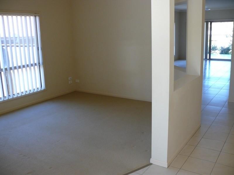 11 Starush Court, Upper Coomera QLD 4209