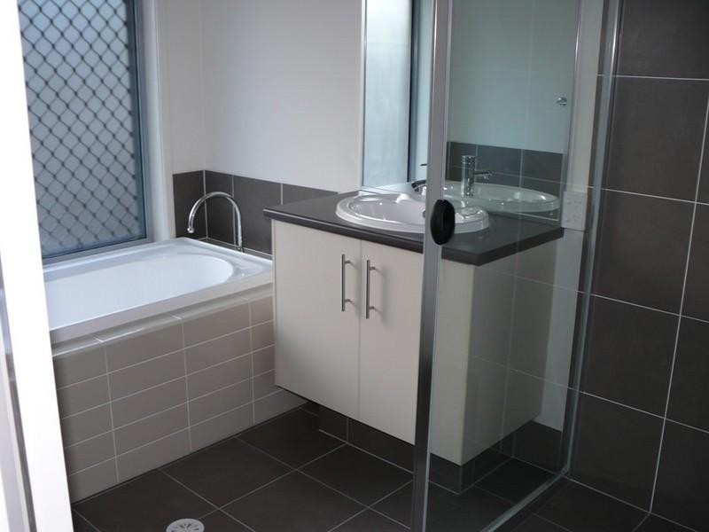 8 Coomerong Crescent, Upper Coomera QLD 4209