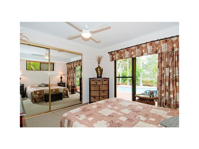 13 Armidale Crescent, Helensvale QLD 4212