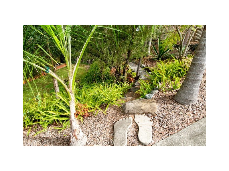 13 Armidale Crescent, Helensvale QLD 4212