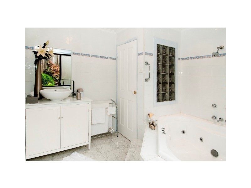 13 Armidale Crescent, Helensvale QLD 4212