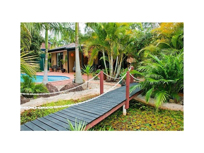 13 Armidale Crescent, Helensvale QLD 4212