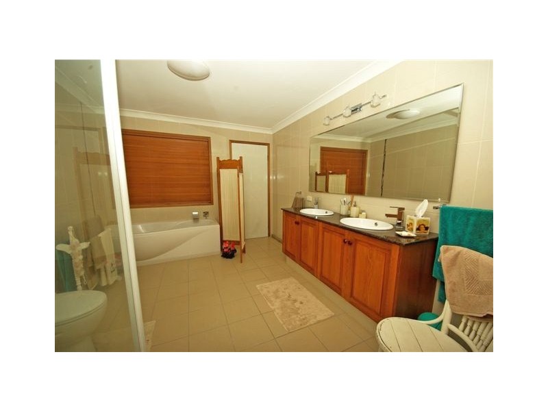 24 California Drive, Oxenford QLD 4210