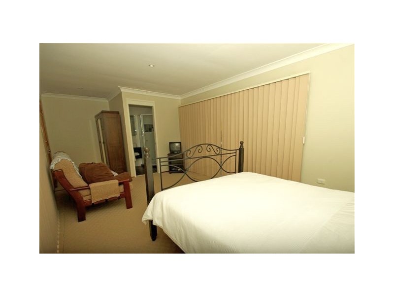 24 California Drive, Oxenford QLD 4210