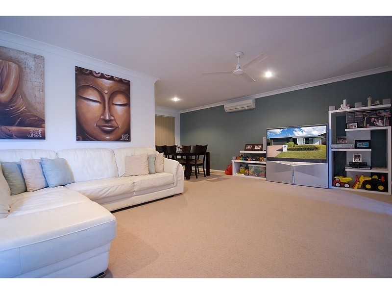33 Cobb & Co Drive, Oxenford QLD 4210