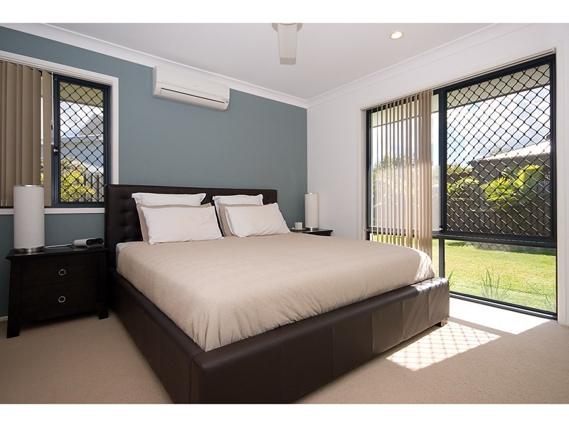 33 Cobb & Co Drive, Oxenford QLD 4210
