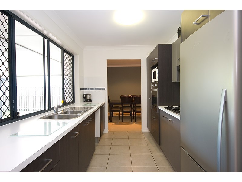 33 Cobb & Co Drive, Oxenford QLD 4210
