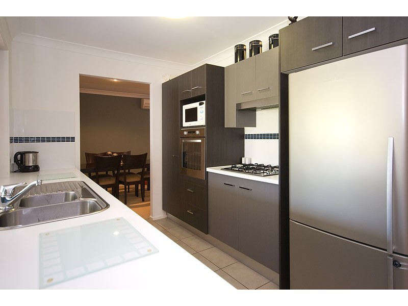 33 Cobb & Co Drive, Oxenford QLD 4210