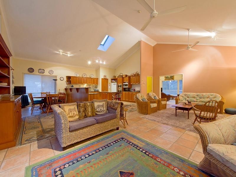 43 Crystal Springs Court, Maudsland QLD 4210