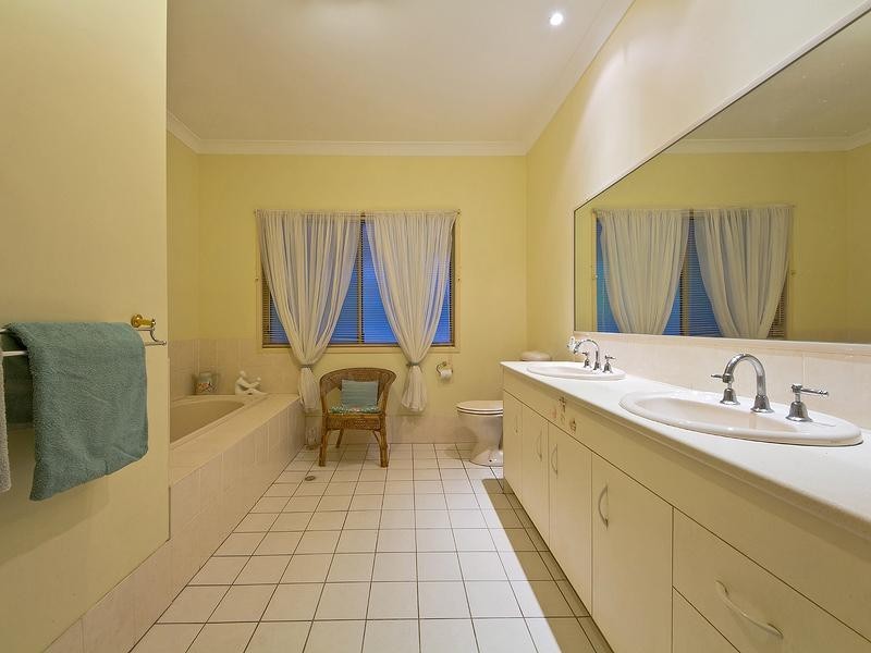 43 Crystal Springs Court, Maudsland QLD 4210