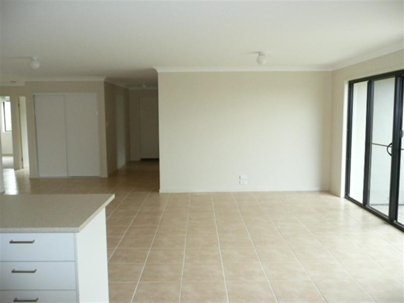 1/86 Wunburra Circuit, Pacific Pines QLD 4211