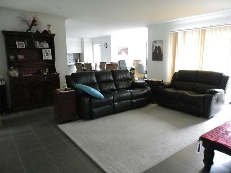 19 Felling Drive, Maudsland QLD 4210