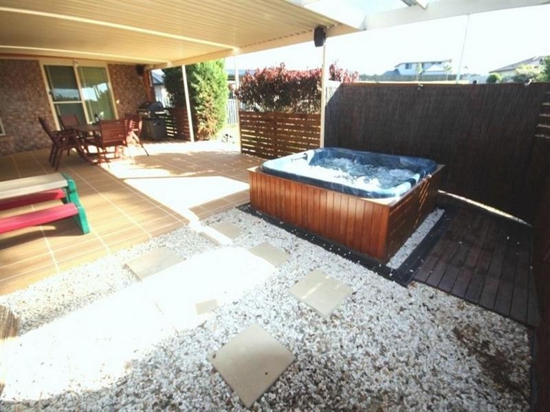 15 Maui Court, Oxenford QLD 4210