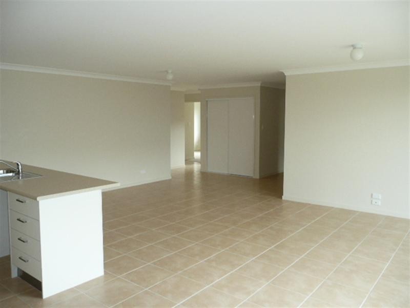 2/86 Wunburra Circuit, Pacific Pines QLD 4211