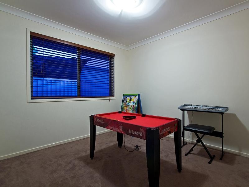 8 Marlow Street, Oxenford QLD 4210