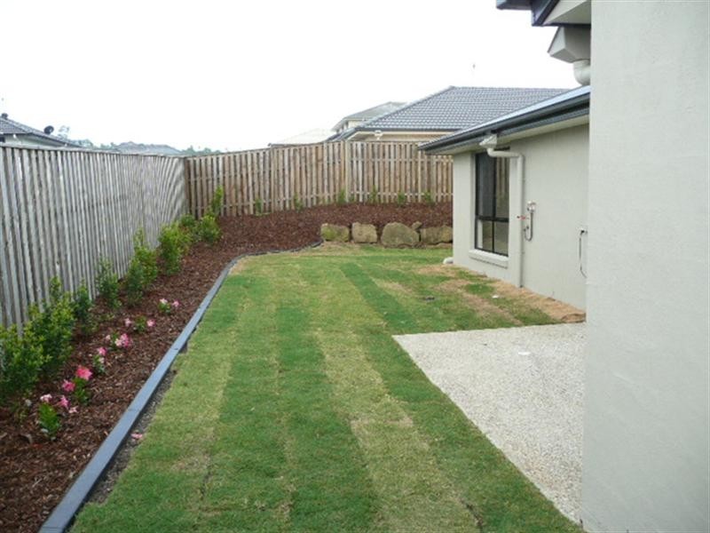 1/8 Barradeen Circuit, Pacific Pines QLD 4211