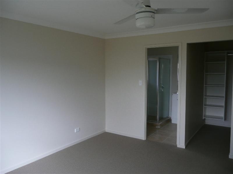 1/8 Barradeen Circuit, Pacific Pines QLD 4211