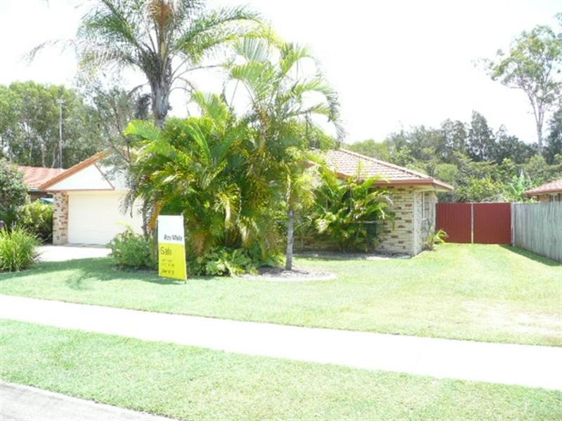 4 Cootharaba Drive, Helensvale QLD 4212