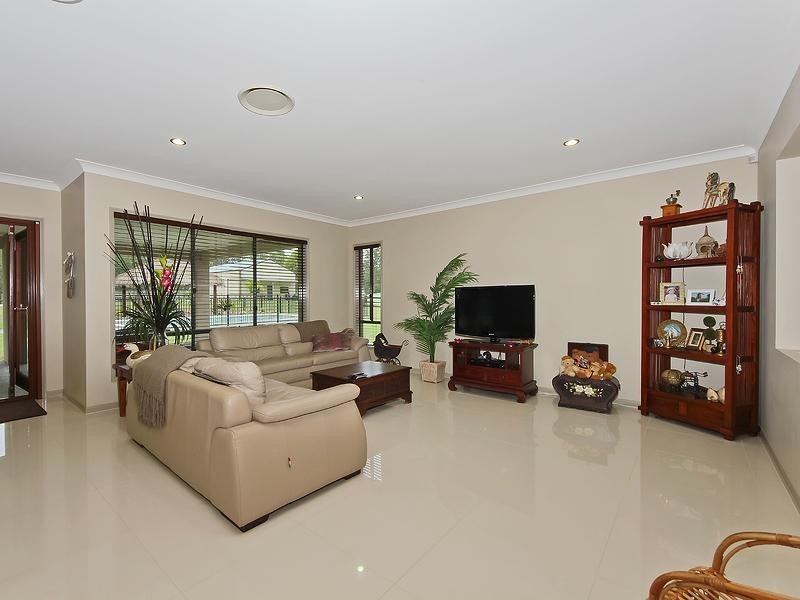 41 Lagoon Park Drive, Maudsland QLD 4210