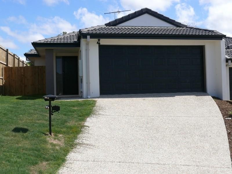 1/8 Blossom Street, Pimpama QLD 4209