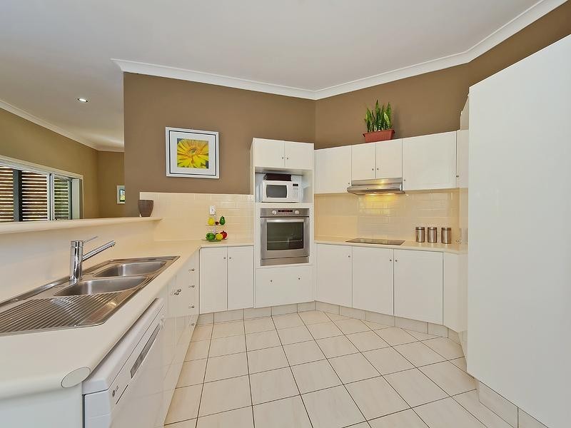 48 Lismore Drive, Helensvale QLD 4212