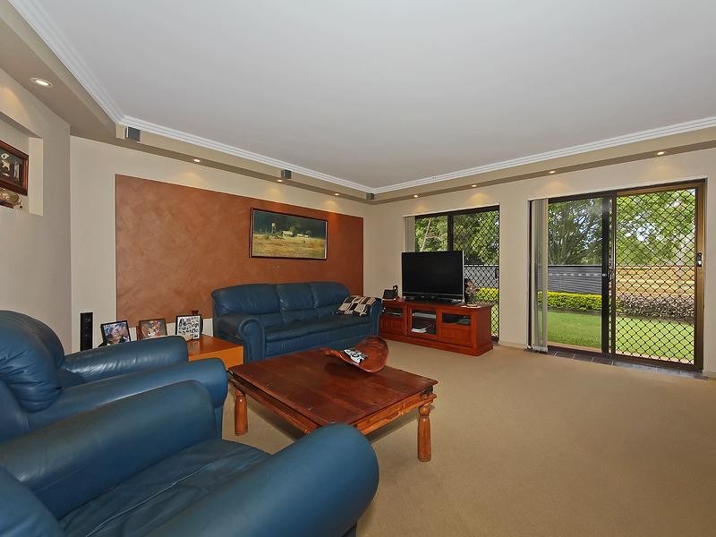 8 Calder Crescent, Helensvale QLD 4212