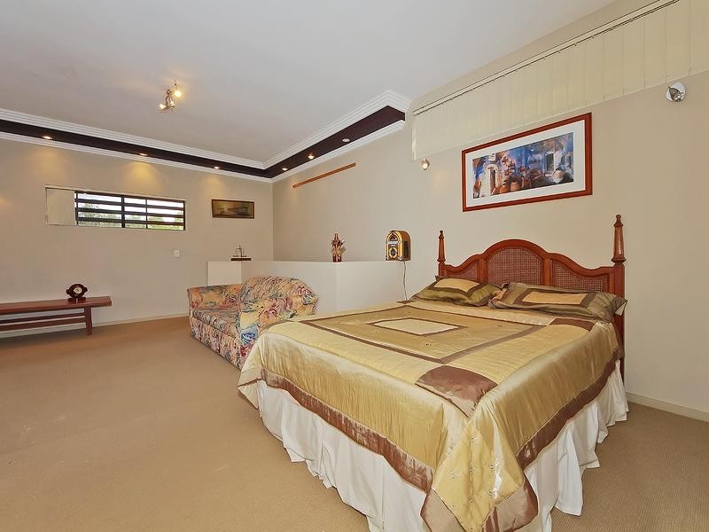 8 Calder Crescent, Helensvale QLD 4212