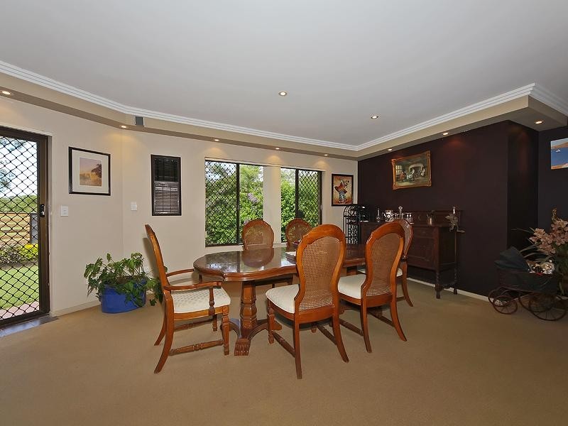 8 Calder Crescent, Helensvale QLD 4212