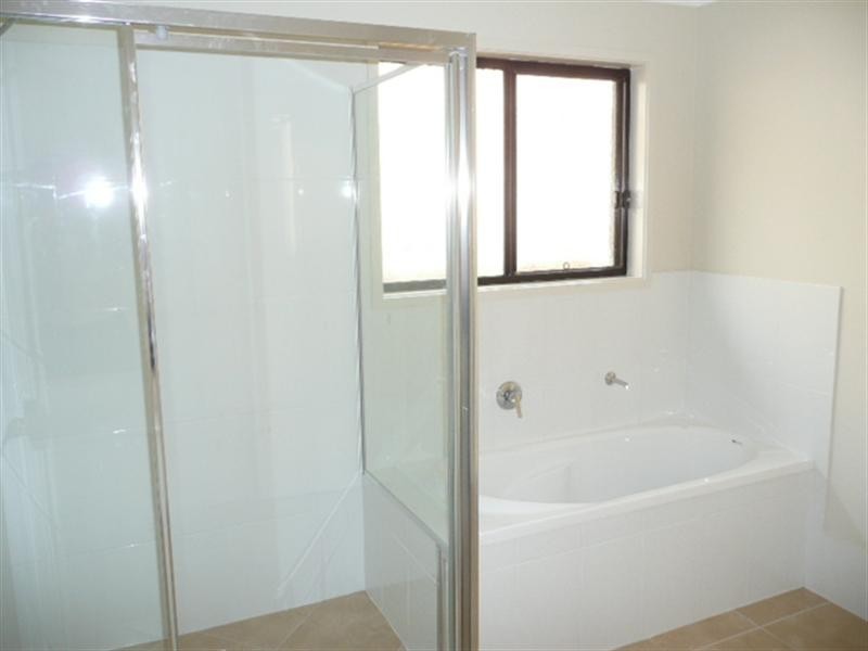 86 Wunburra Circuit, Pacific Pines QLD 4211