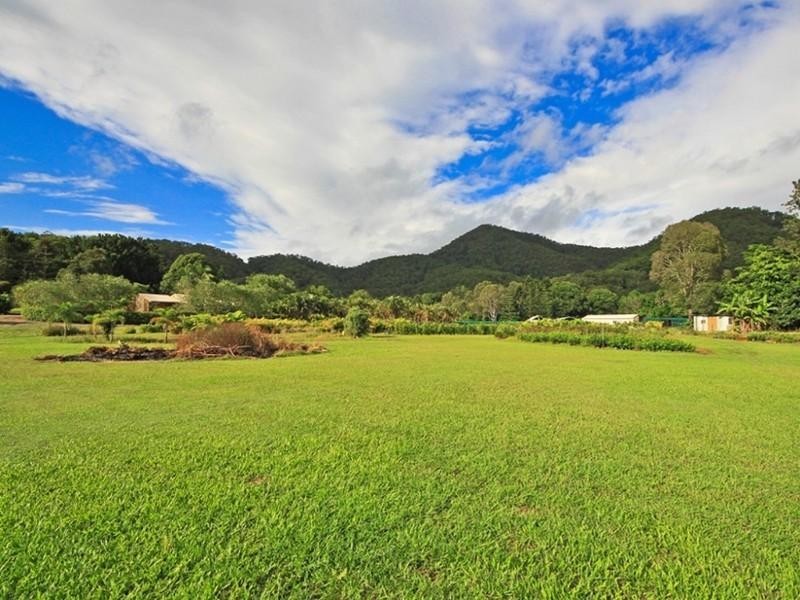 38 Clagiraba Road, Clagiraba QLD 4211