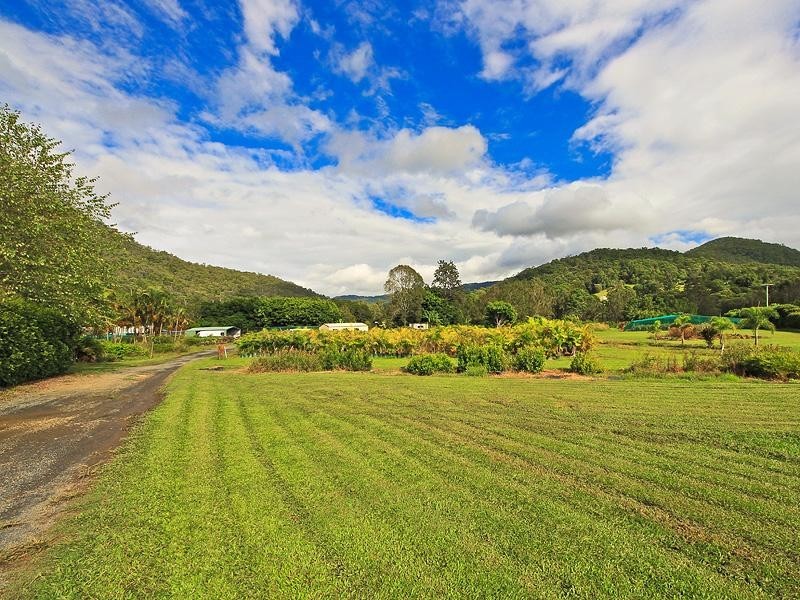 38 Clagiraba Road, Clagiraba QLD 4211