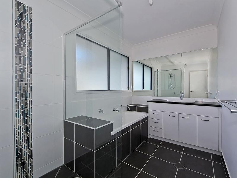 4 Greenview Drive, Upper Coomera QLD 4209