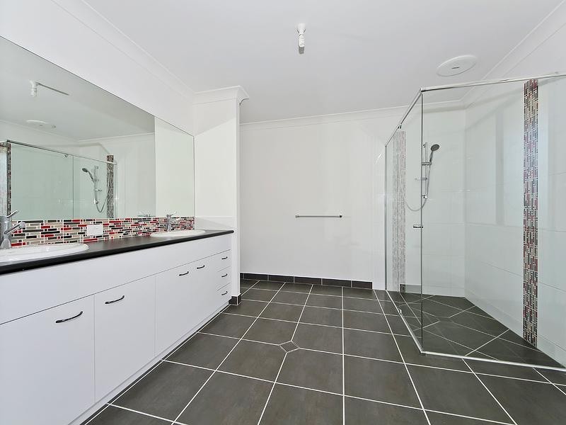 4 Greenview Drive, Upper Coomera QLD 4209