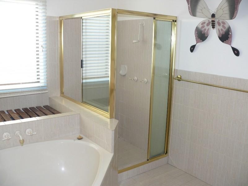 5A California Drive, Oxenford QLD 4210